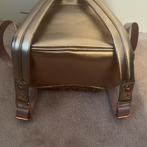 Excellent condition Disney lounge-fly only used one time. - Picture 3 of 5